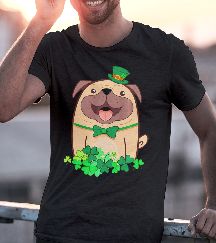 Cute Pug With Leprechaun Hat And Shamrocks T-Shirt