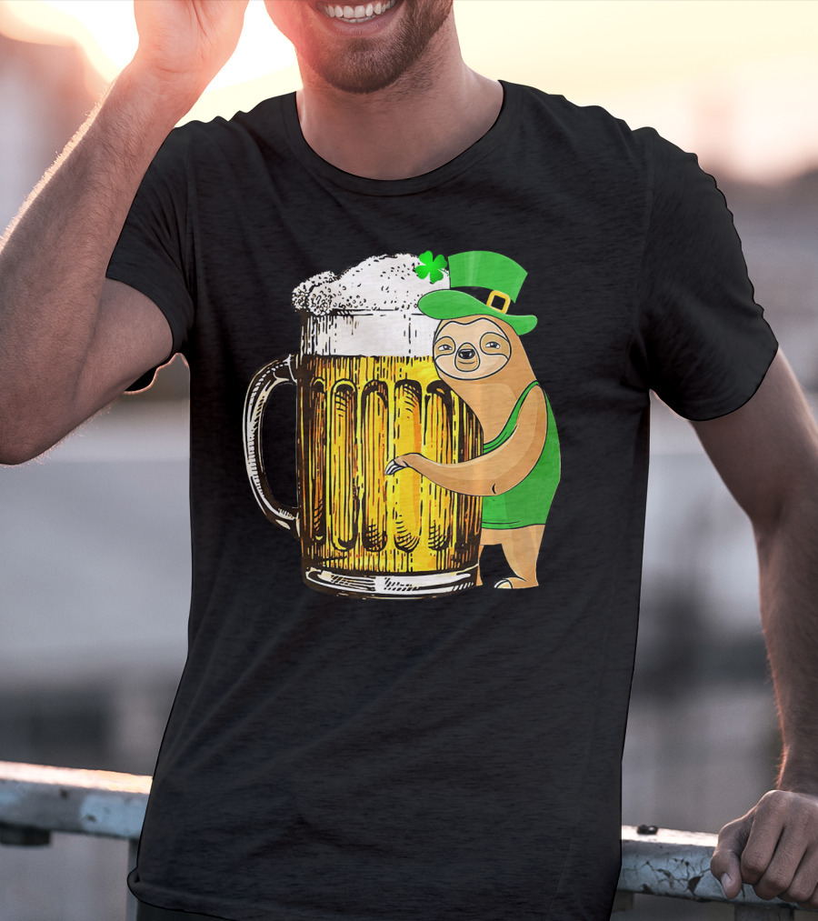 St Patricks Sloth Leprechaun With Beer Mug T-Shirt