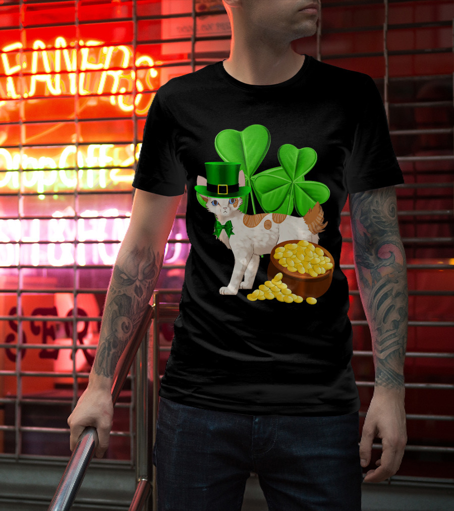 Japanese Bobtail Cat St Patricks Day Lucky Coins Shamrocks Leprechaun Hat T-Shirt