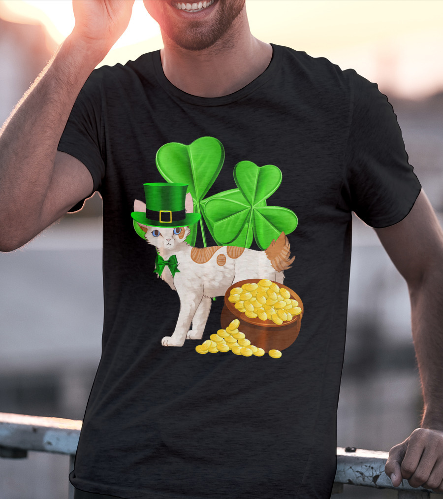 Japanese Bobtail Cat St Patricks Day Lucky Coins Shamrocks Leprechaun Hat T-Shirt