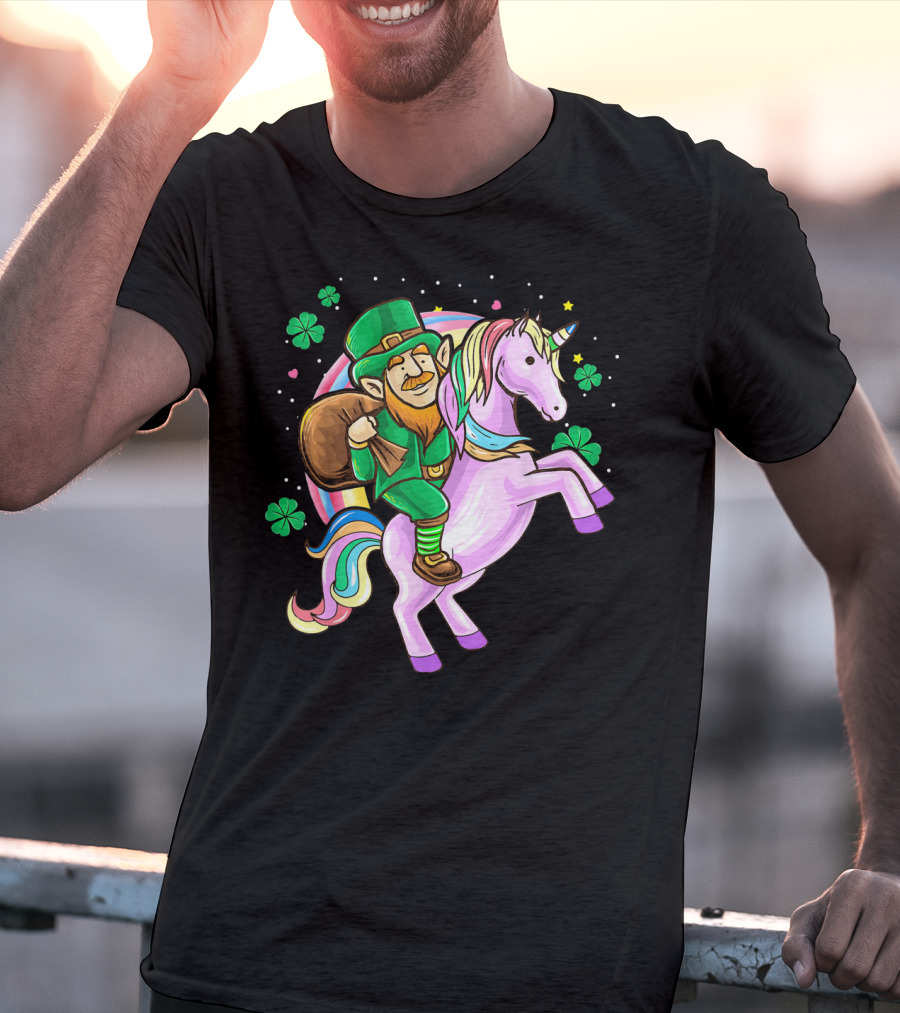 Mens Funny St Patricks Day Leprechaun Riding Unicorn With Shamrocks T-Shirt