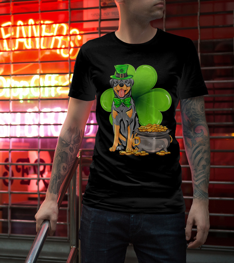 Rottweiler St Patricks Day Leprechaun With Shamrock And Gold Coins T-Shirt