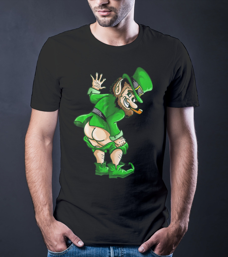 Mooning Leprechaun Mischievous Green Outfit Smoking Pipe T-Shirt