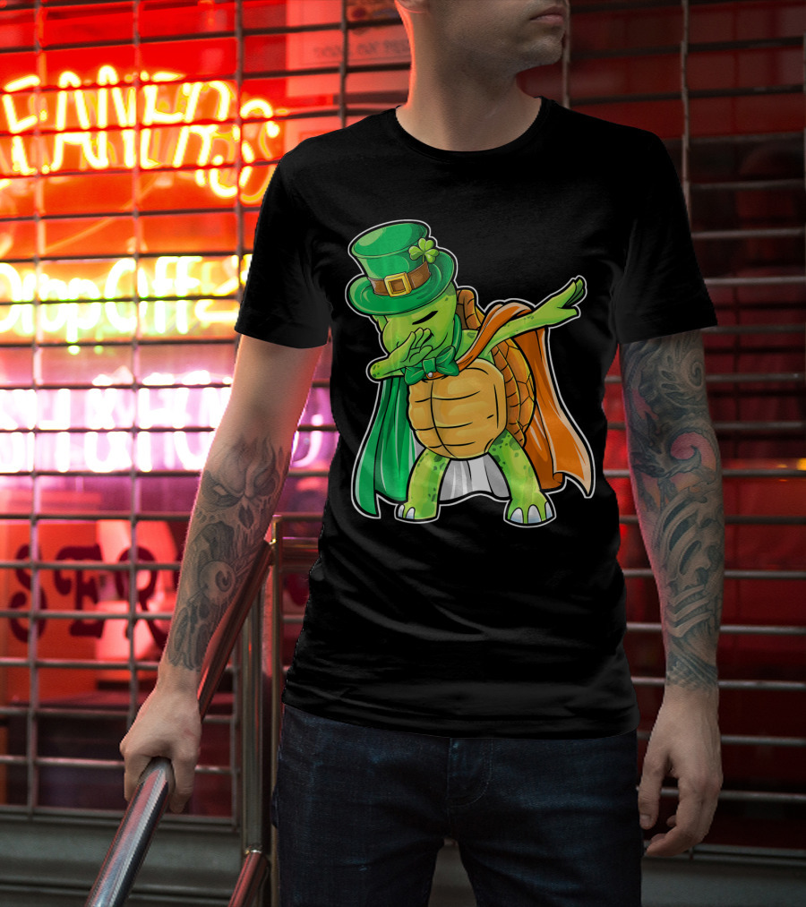 St. Patrick's Day Dabbing Turtle In Leprechaun Hat And Cape T-Shirt
