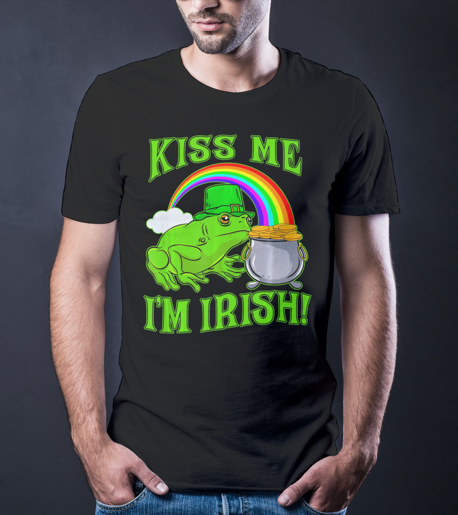 KISS ME I'M IRISH Frog With Rainbow And Pot Of Gold St Patricks Day T-Shirt