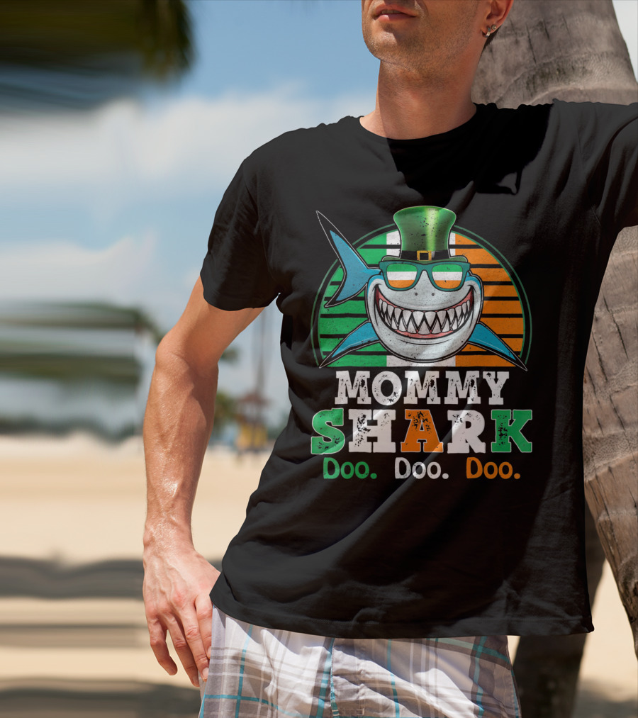 Mommy Shark Doo Doo Doo Funny St. Patrick's Day With Irish Colors And Leprechaun Hat T-Shirt