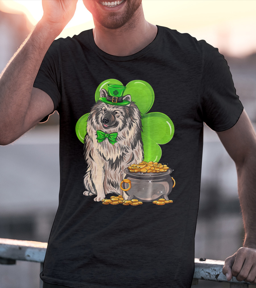 Keeshond St Patricks Day Leprechaun Dog Clover Pot Of Gold T-Shirt