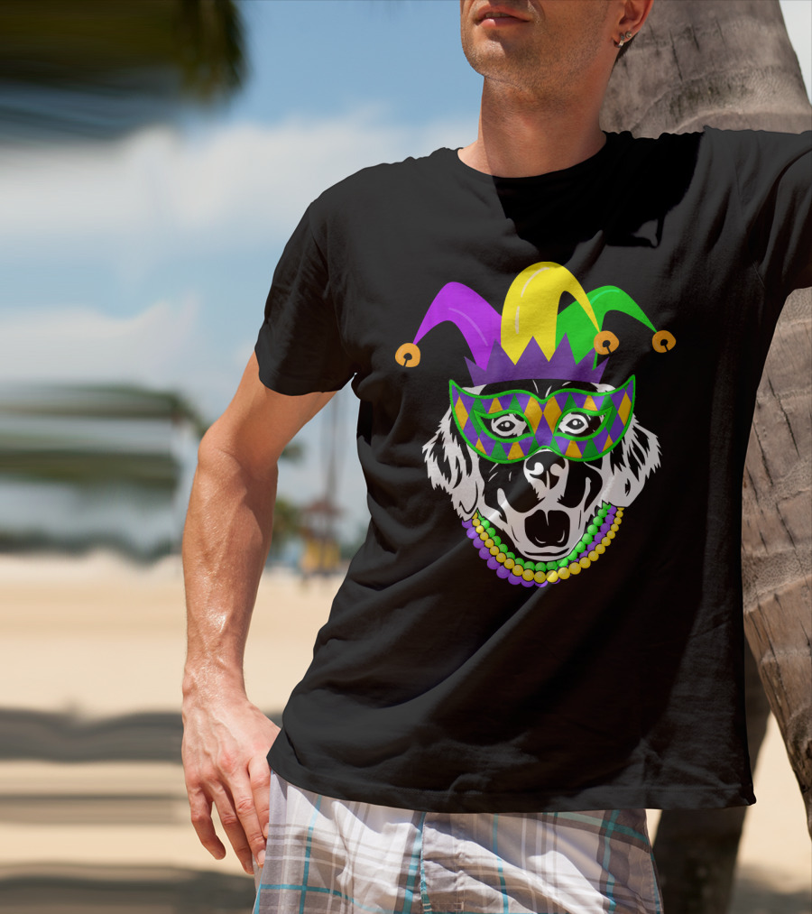 Mardi Gras Jester Hat Golden Retriever Beads Mask T-Shirt