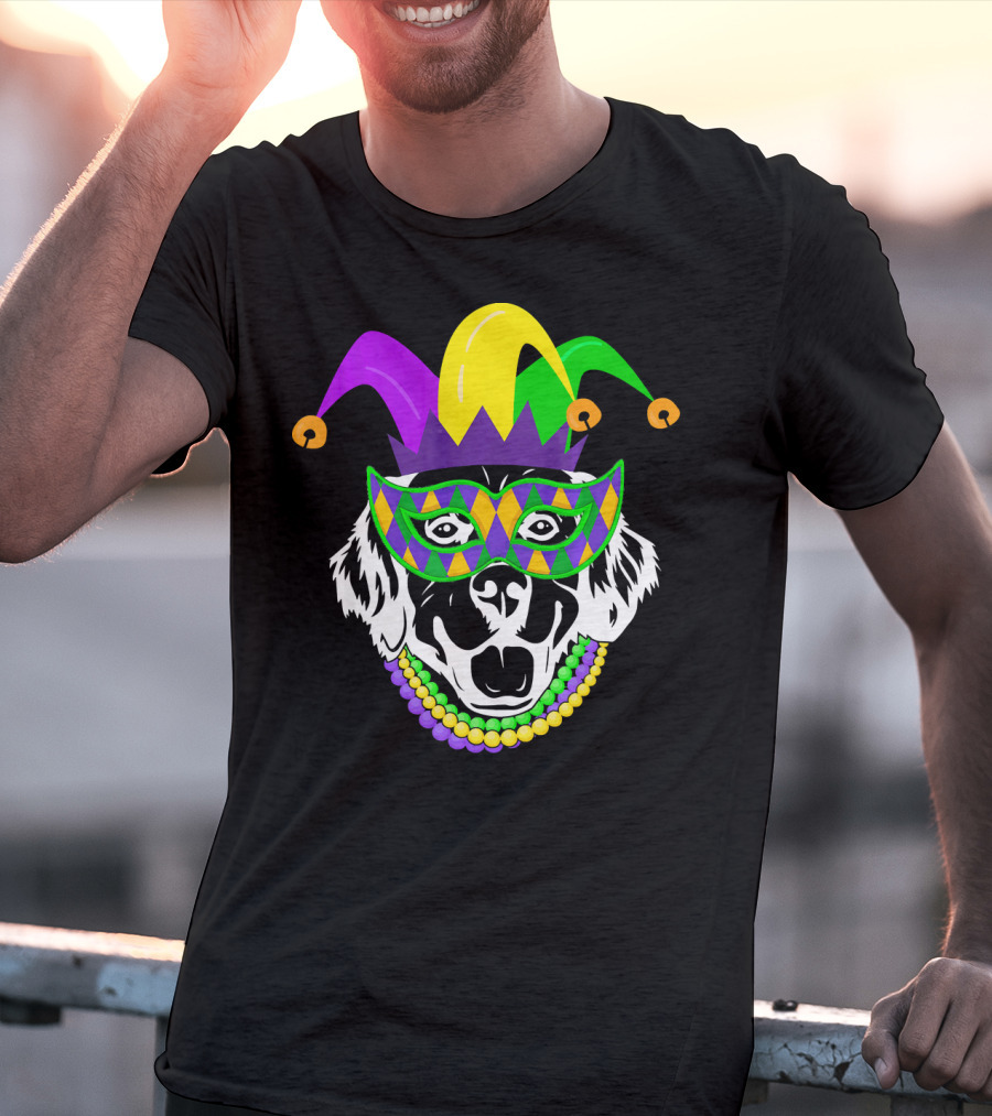 Mardi Gras Jester Hat Golden Retriever Beads Mask T-Shirt
