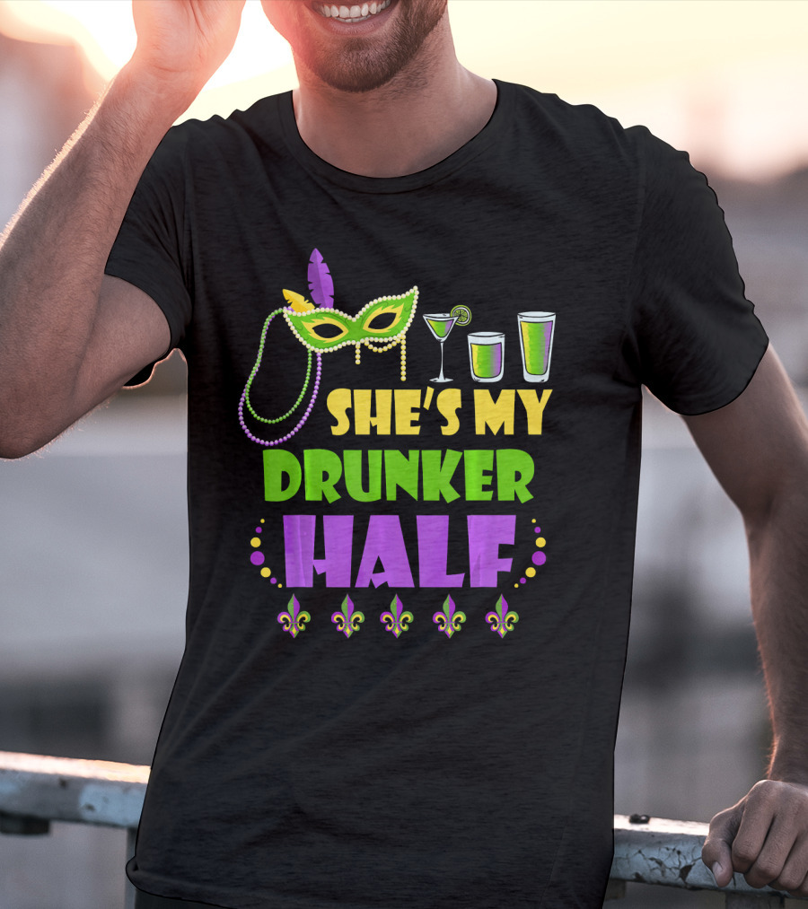 She's My Drunker Half Mardi Gras Mask Beads Cocktails Fleur De Lis T-Shirt