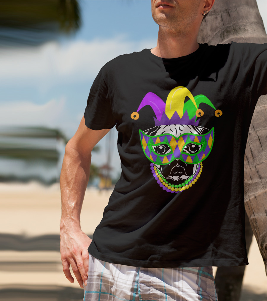 Mardi Gras Jester Pug Mask Beads Dogs Lovers T-Shirt