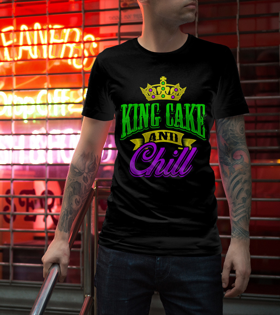 King Cake And Chill Mardi Gras Crown Celebratory T-Shirt