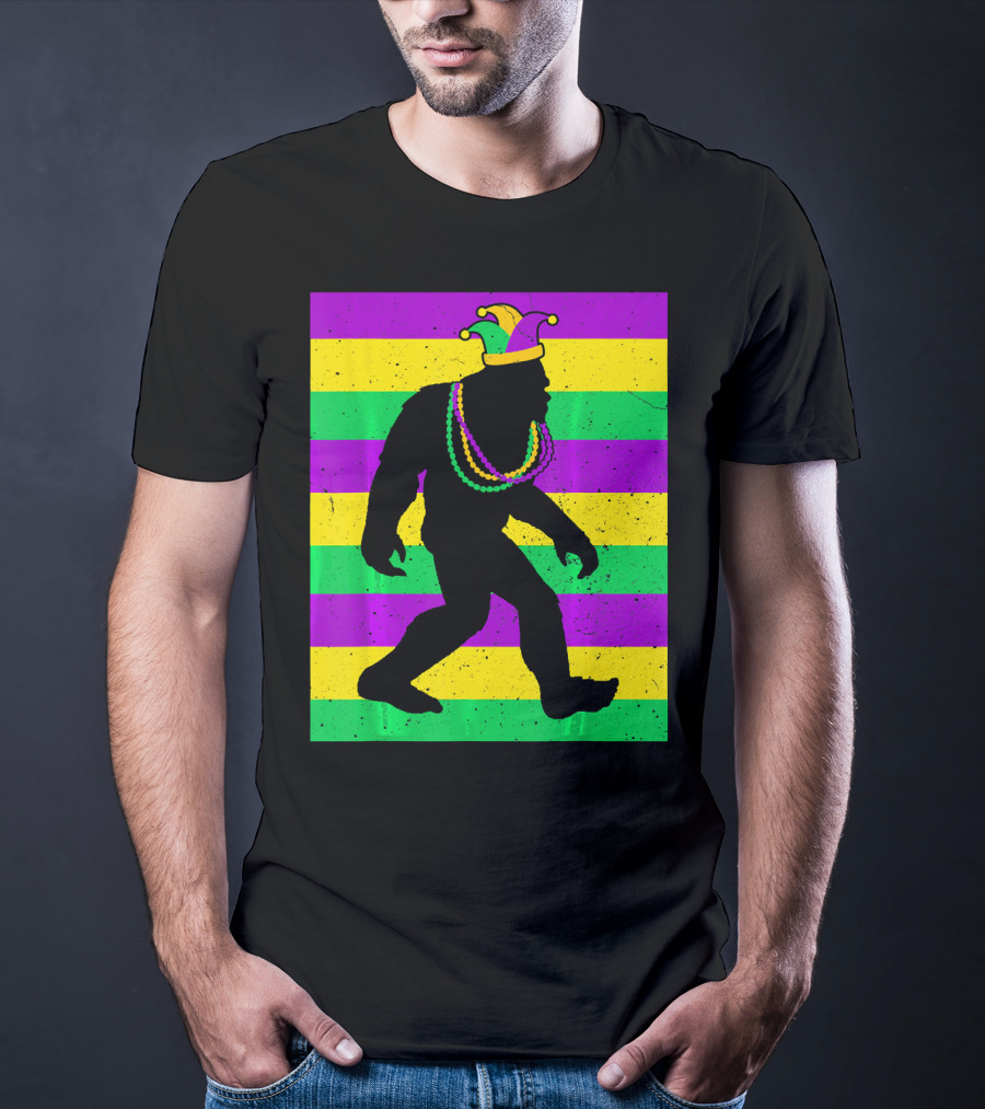 Bigfoot Sasquatch In Mardi Gras Jester Hat And Beads T-Shirt