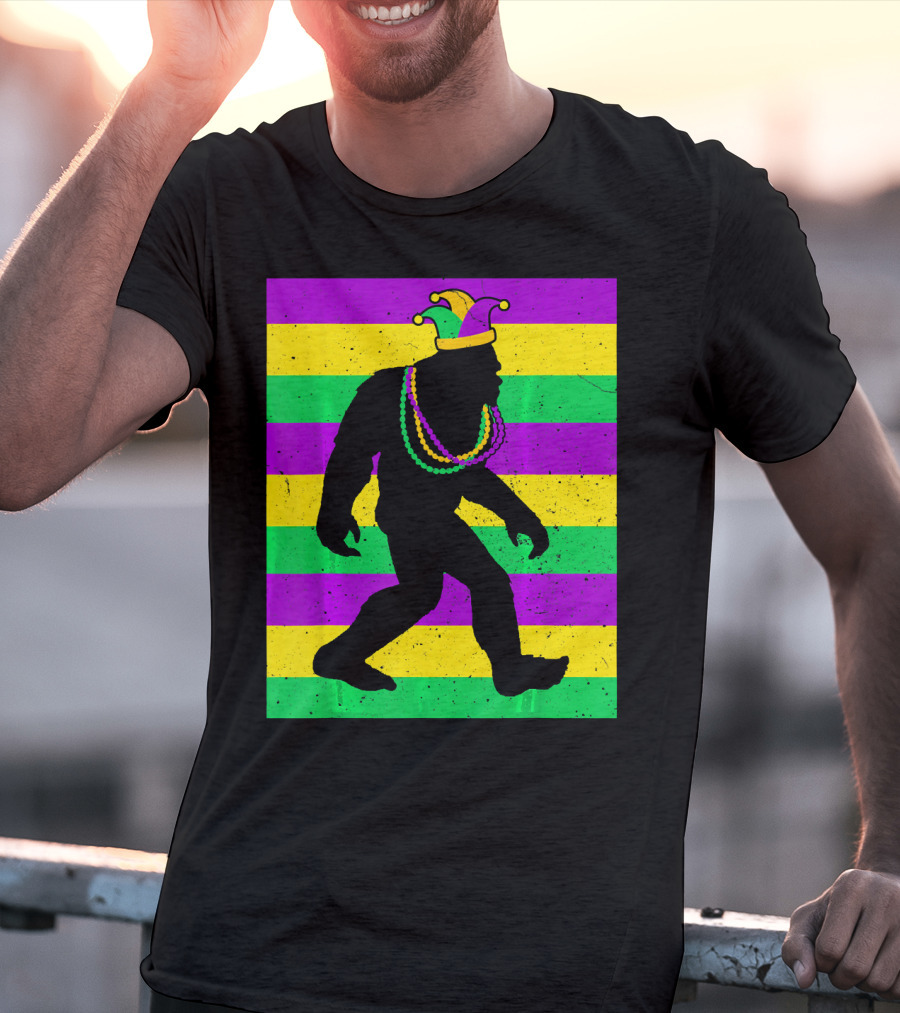 Bigfoot Sasquatch In Mardi Gras Jester Hat And Beads T-Shirt