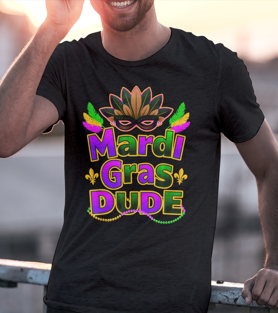 Mardi Gras Dude Mask And Beads With New Orleans Festive Colors T-Shirt