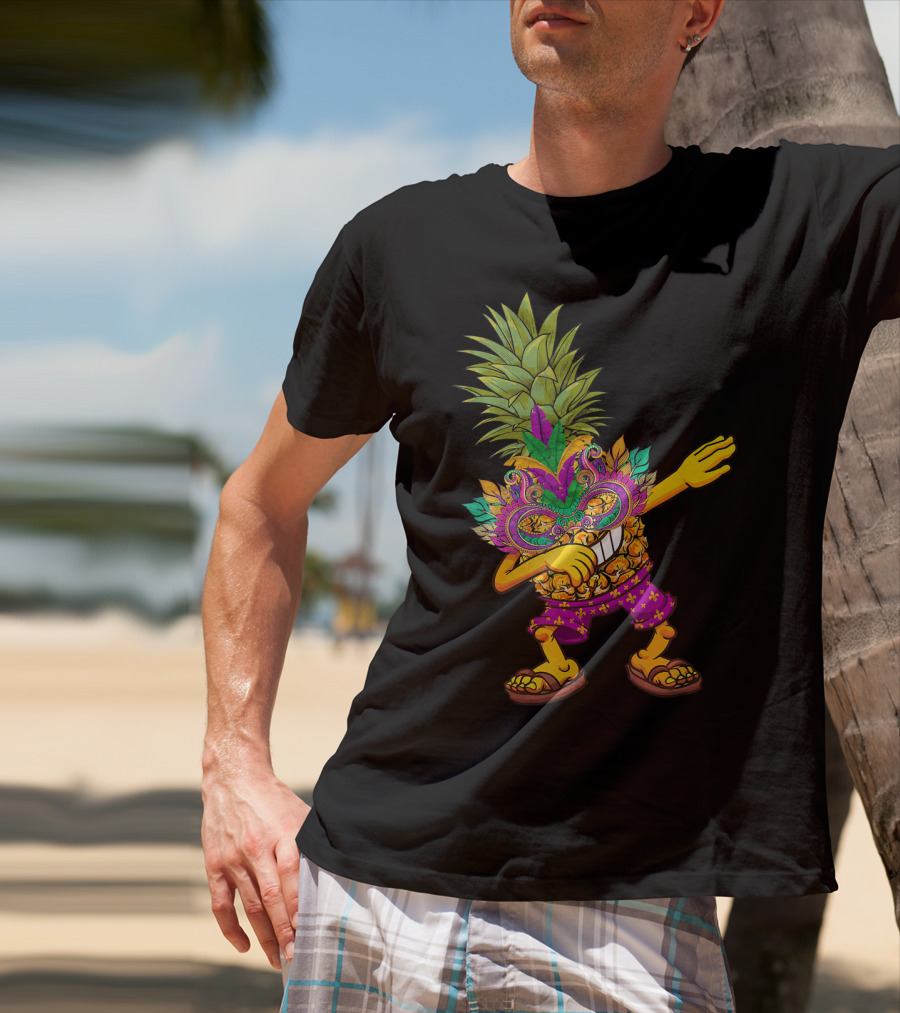 Funny Pineapple Wearing Mardi Gras Mask Dabbing Pose T-Shirt