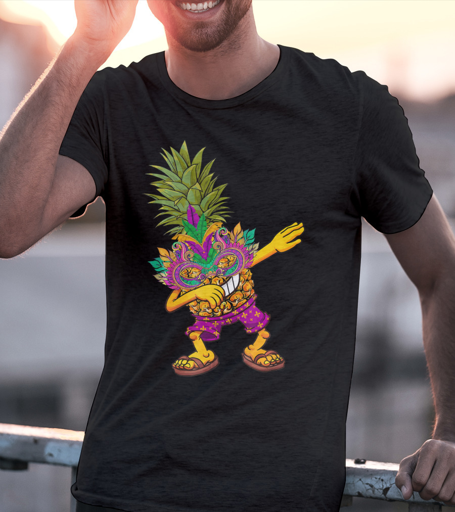 Funny Pineapple Wearing Mardi Gras Mask Dabbing Pose T-Shirt