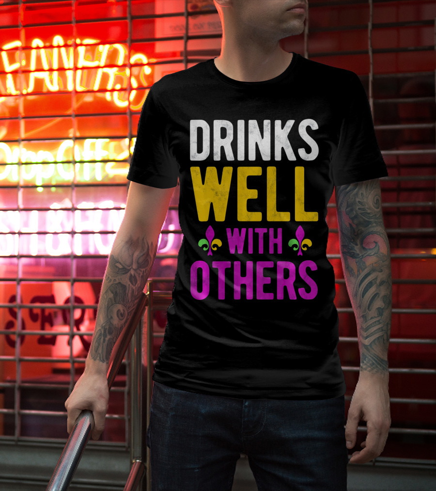 Drinks Well With Others Mardi Gras Fleur-de-Lis Symbols T-Shirt