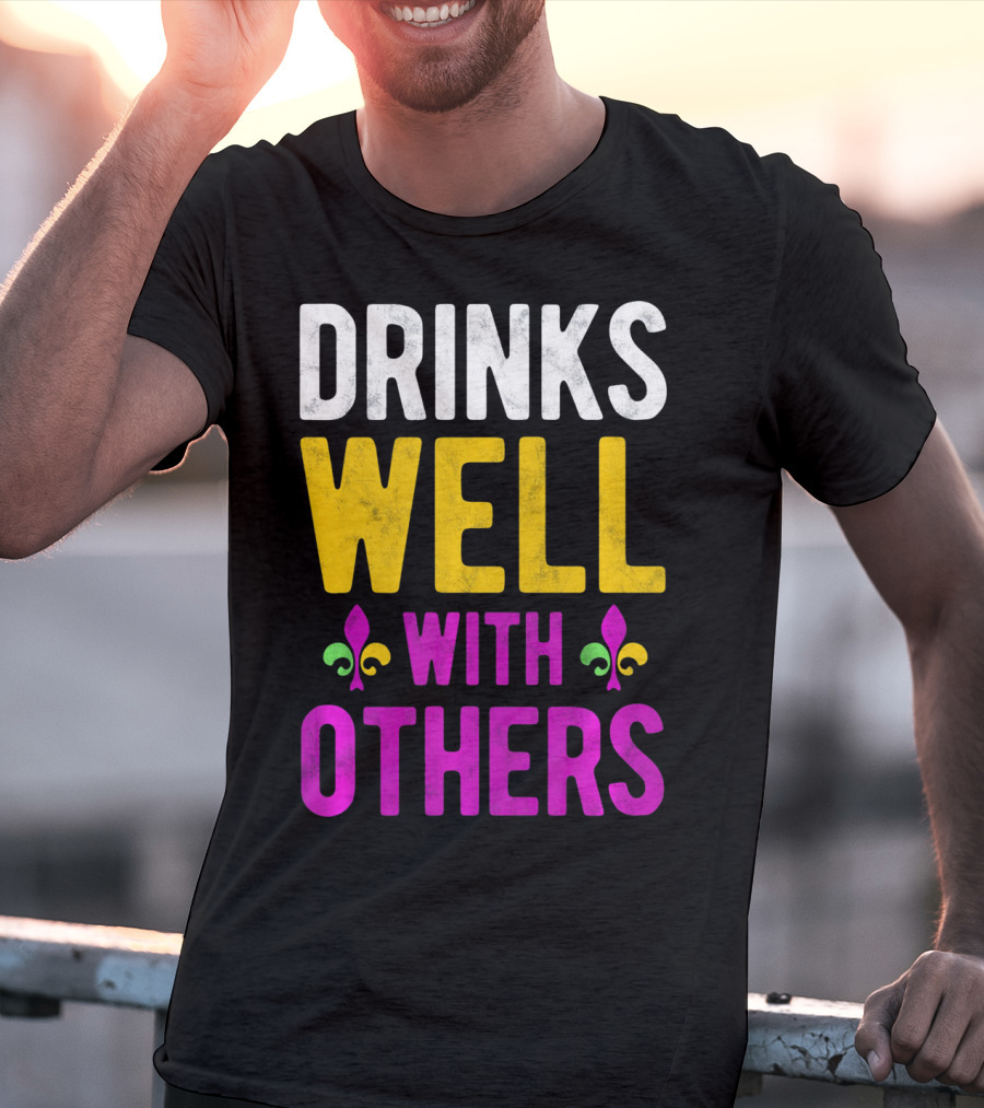 Drinks Well With Others Mardi Gras Fleur-de-Lis Symbols T-Shirt