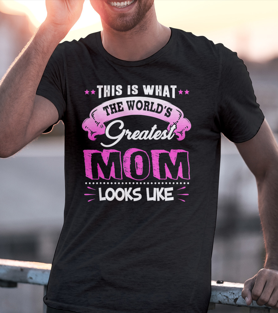 This Is What The World's Greatest Mom Looks Like T-Shirt