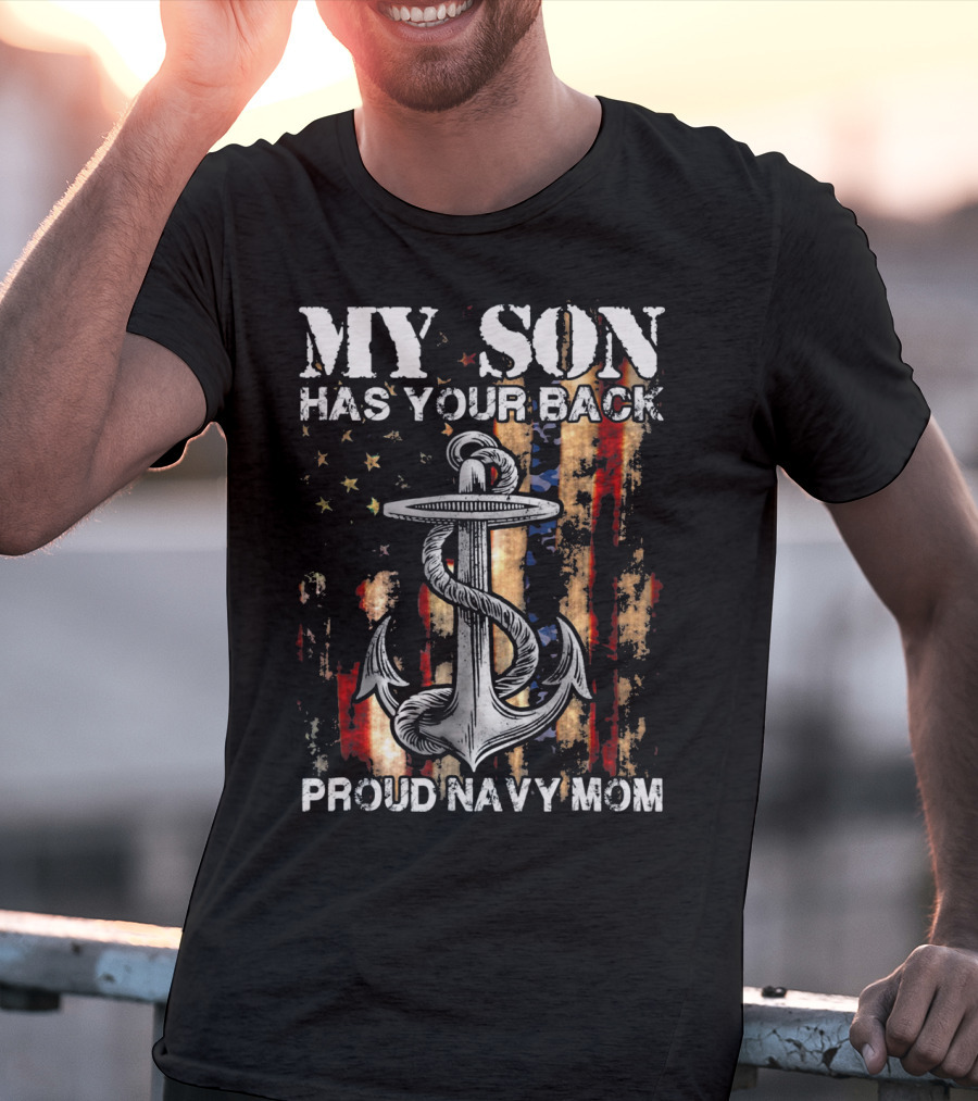 MY SON HAS YOUR BACK PROUD NAVY MOM Anchor Flag T-Shirt
