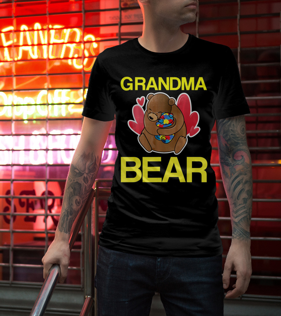 Grandma Bear Hugging Bear With Autism Puzzle Heart Balloon T-Shirt