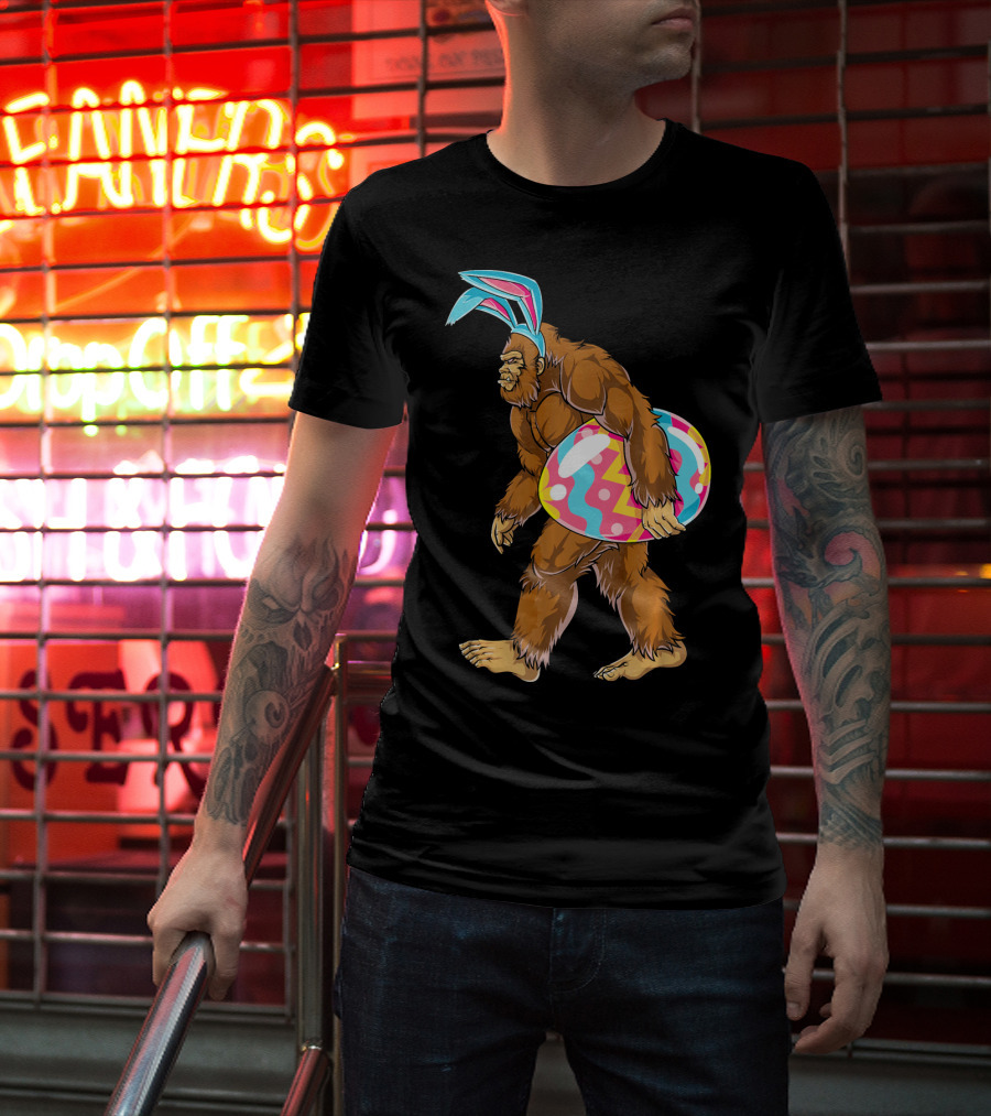 Bigfoot Sasquatch With Easter Bunny Ears And Egg T-Shirt