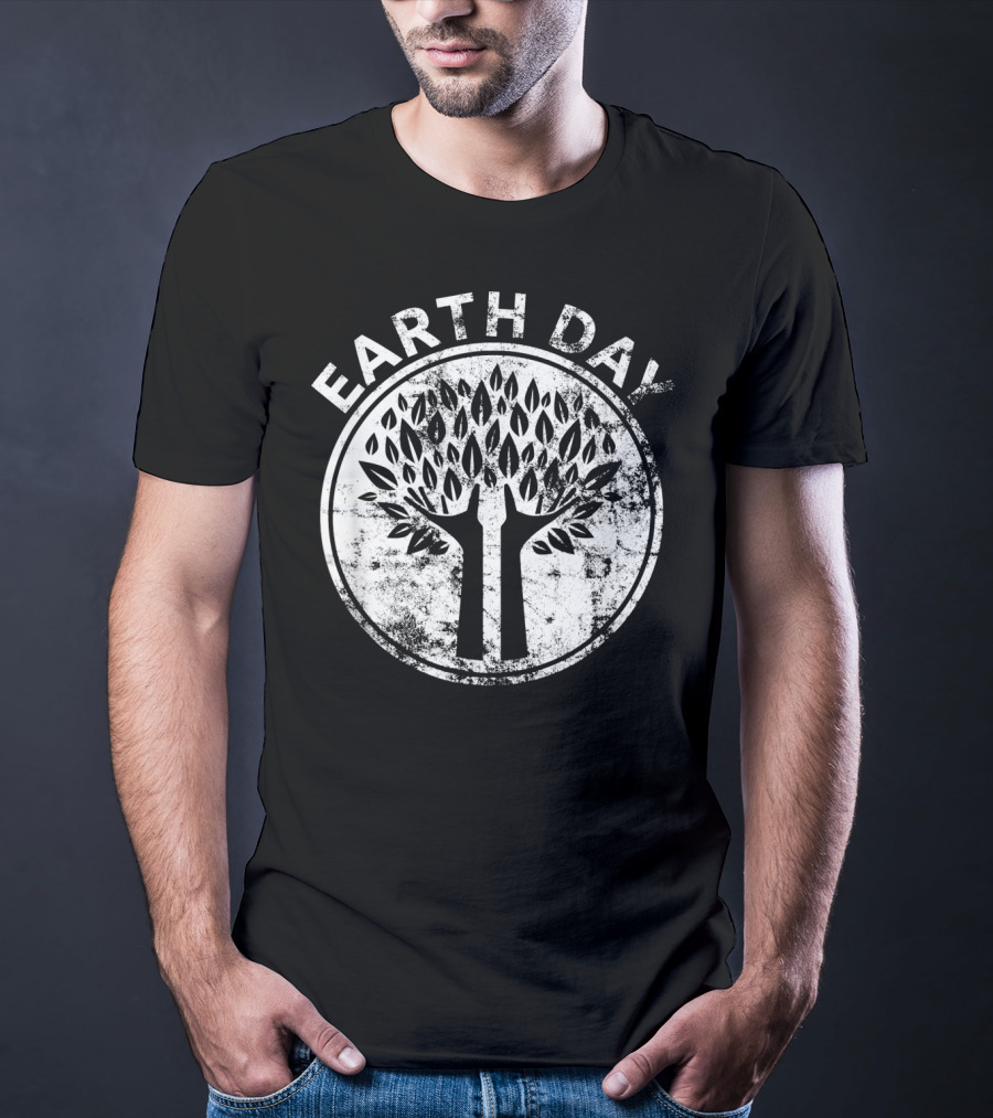 EARTH DAY Hands Tree Lover Natur Vintage Distressed Circle Emblem T-Shirt