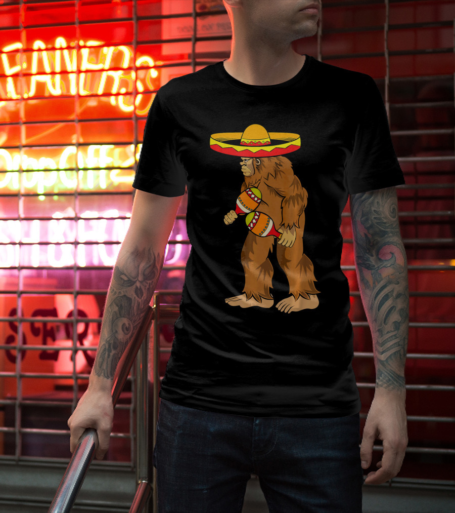 Bigfoot Sombrero Maracas Cinco De Mayo T-Shirt