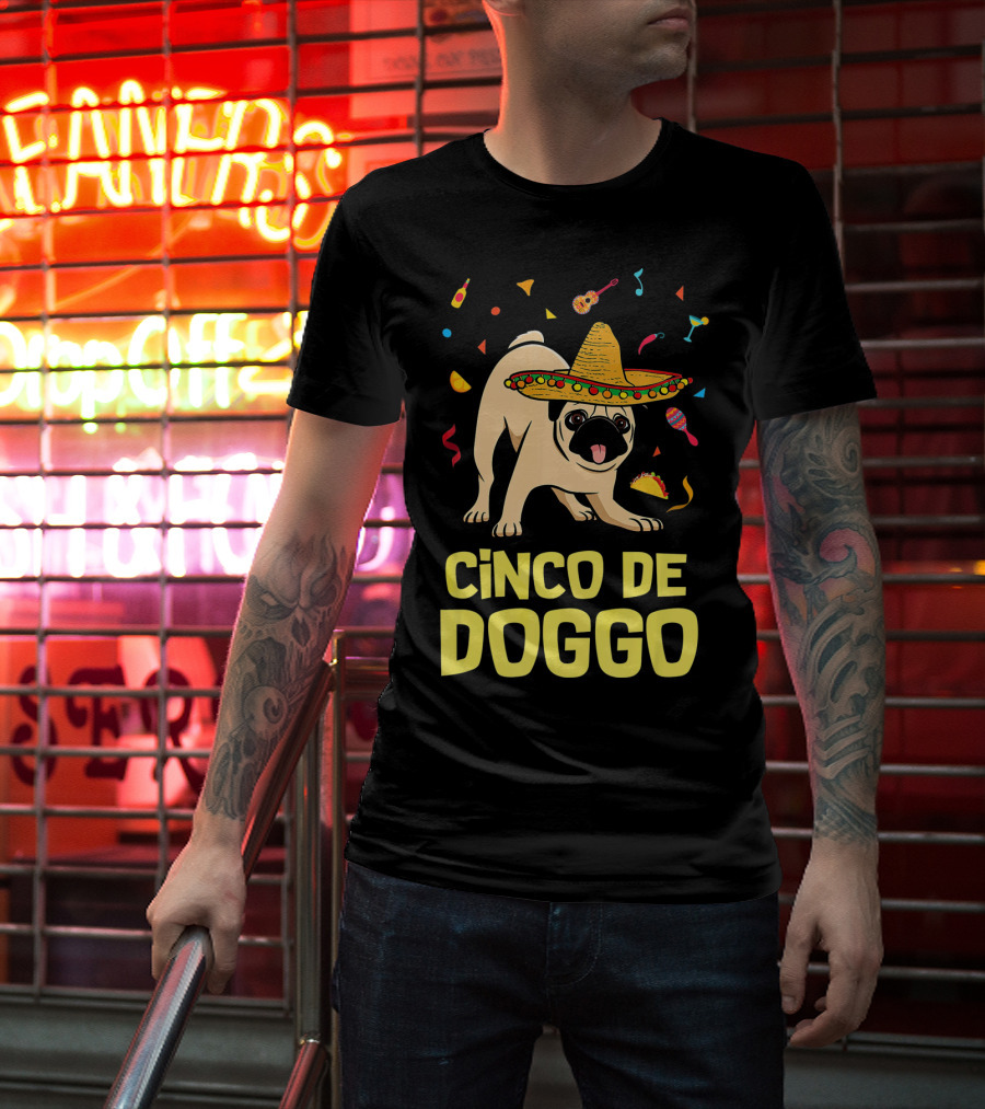 Funny Cinco De Doggo Sombrero Taco Pug T-Shirt