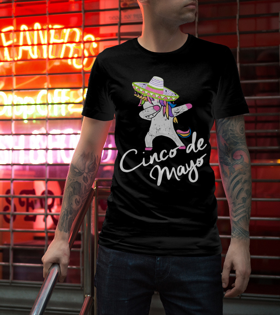 Cinco De Mayo Funny Dabbing Unicorn Sombrero T-Shirt