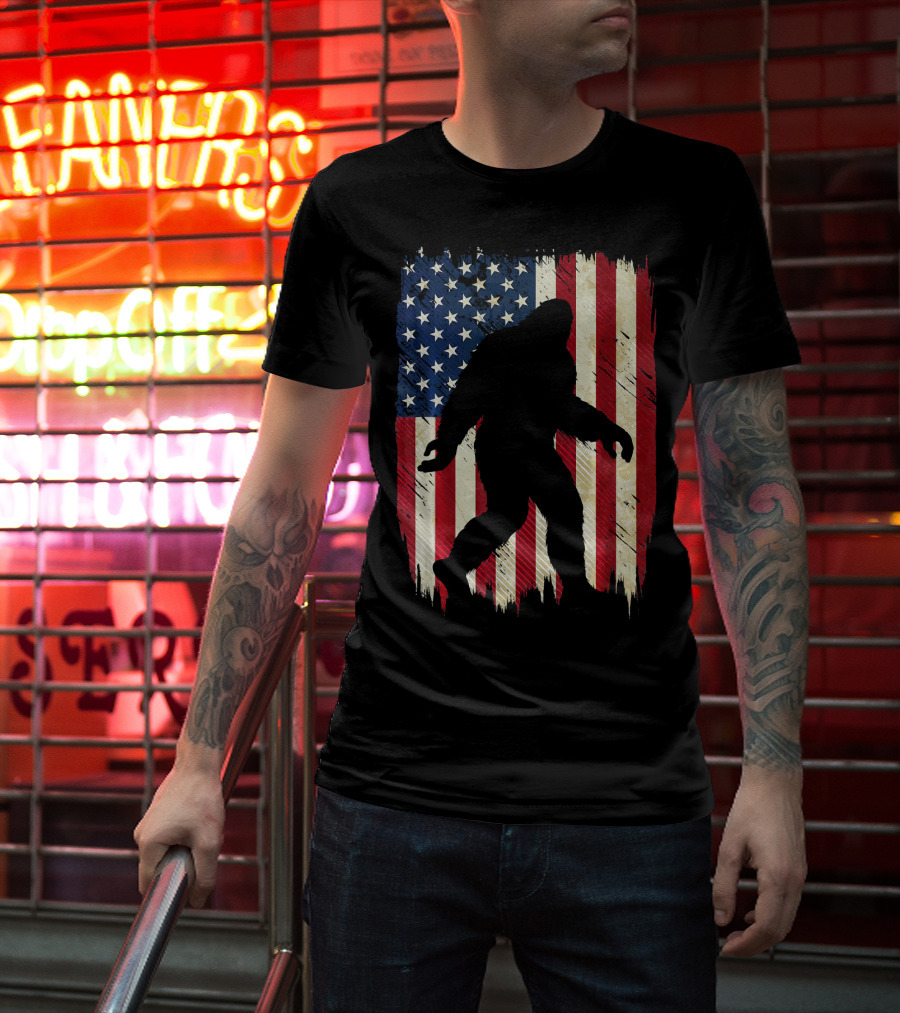 Bigfoot Sasquatch Silhouette Over American Flag USA T-Shirt