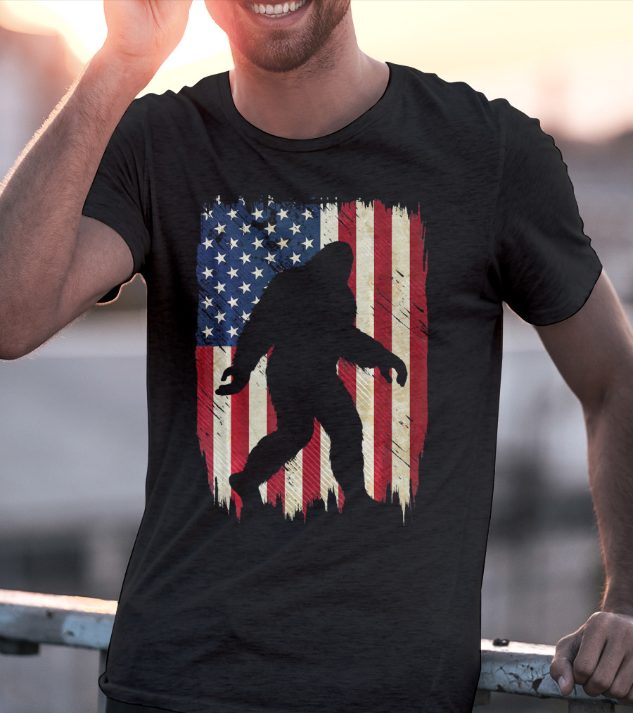 Bigfoot Sasquatch Silhouette Over American Flag USA T-Shirt
