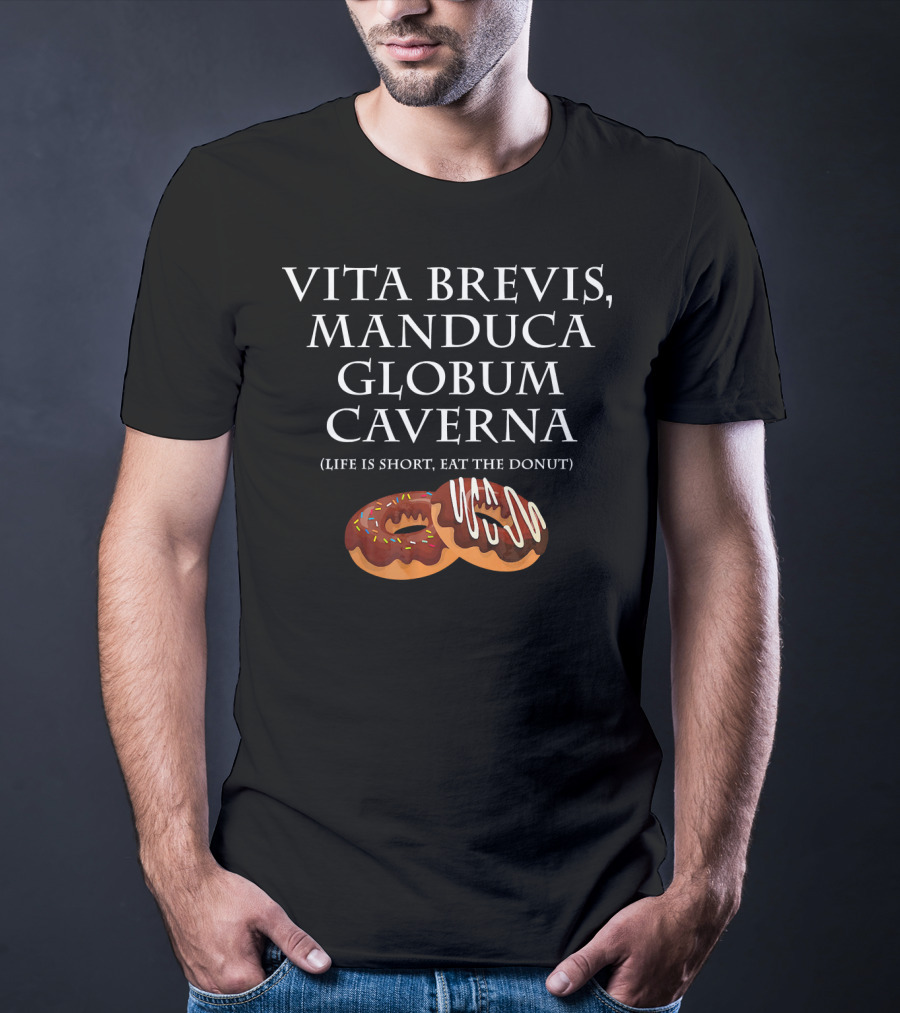 Vita Brevis Manduca Globum Caverna Life Is Short Eat The Donut T-Shirt