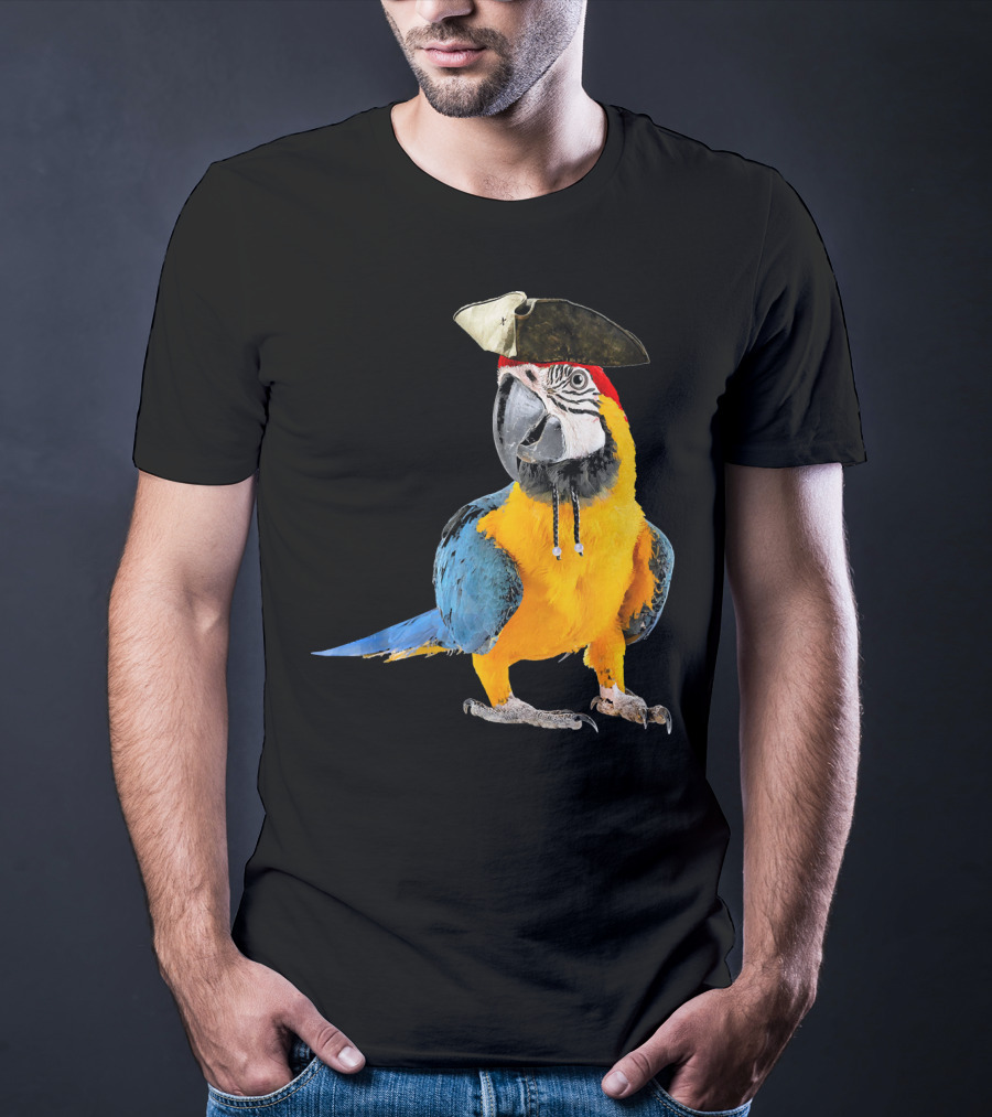 Parrot Of The Caribbean Bird Pirate Hall Macaw With Tricorn Hat T-Shirt