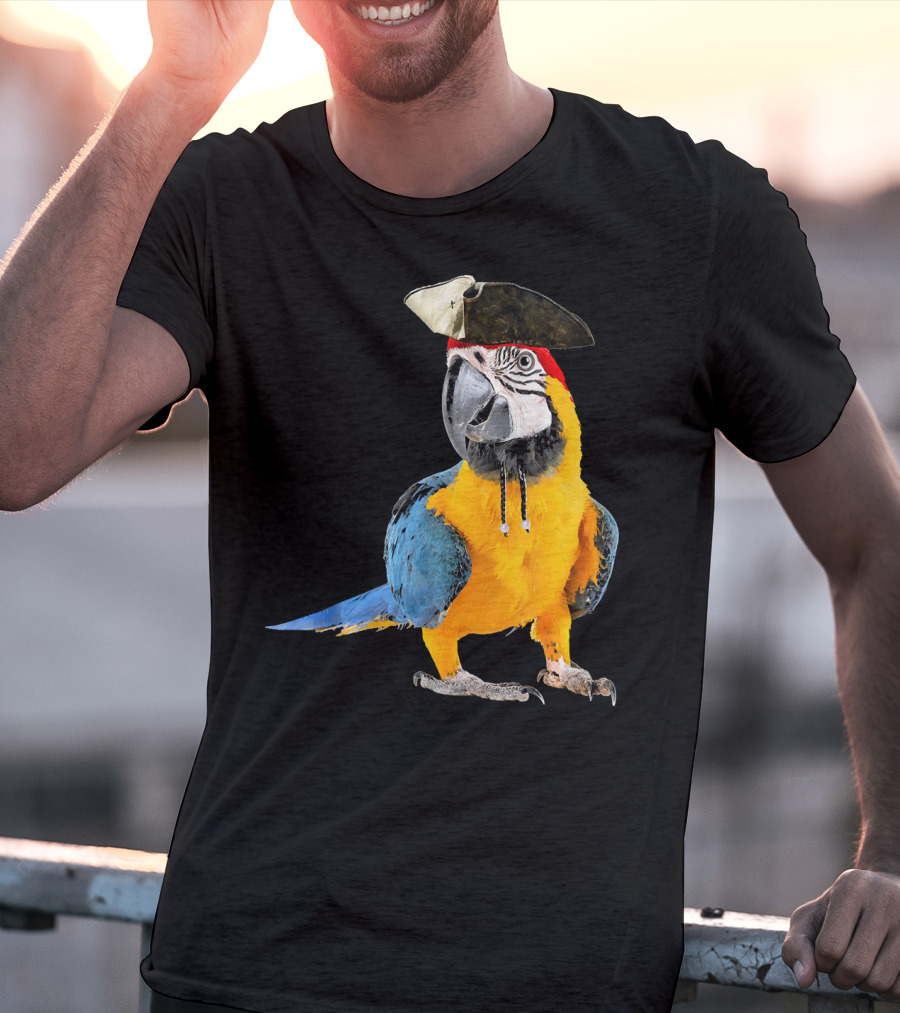 Parrot Of The Caribbean Bird Pirate Hall Macaw With Tricorn Hat T-Shirt