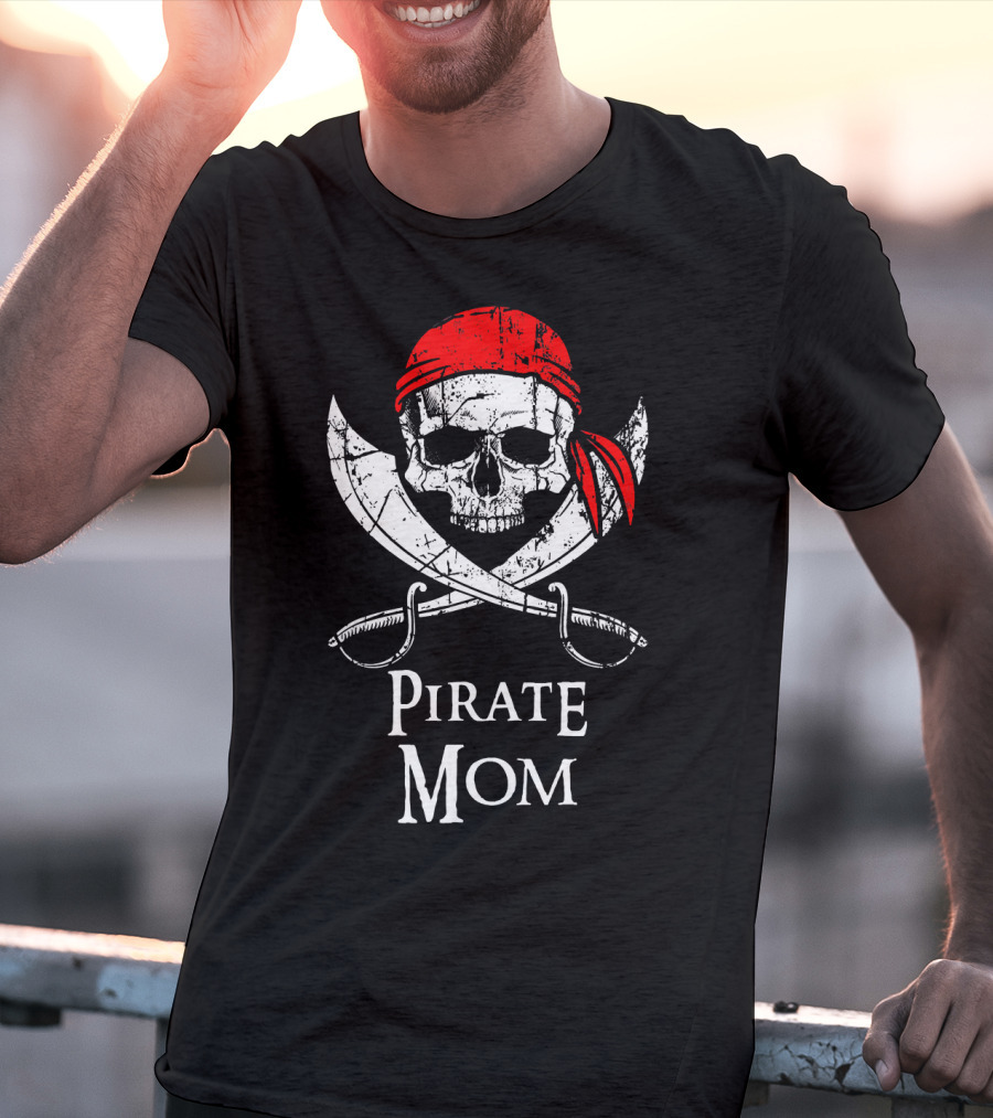 Pirate Mom Skull Crossbones Bandana Swords Flag T-Shirt