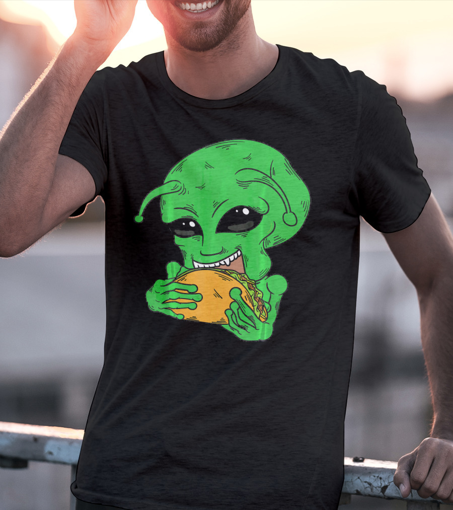 Alien Eating Taco Cool Outer Space UFO T-Shirt