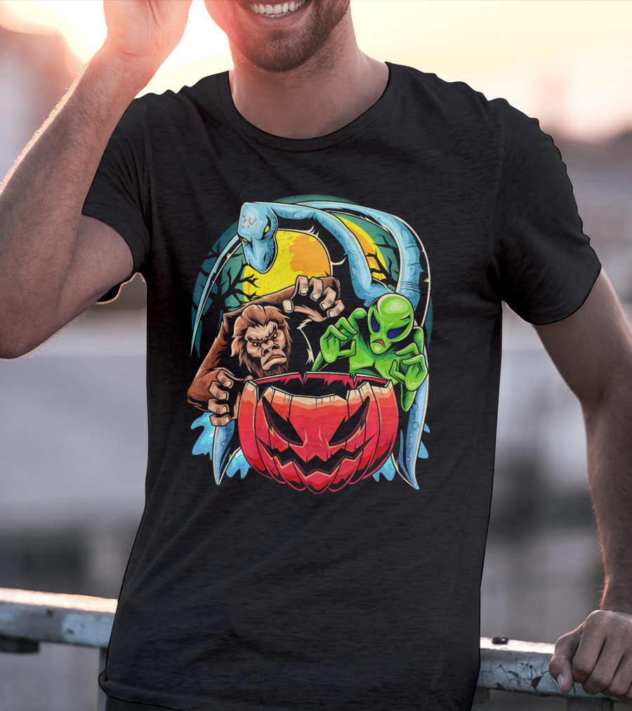 Bigfoot The Loch Ness Monster Alien With Pumpkin Halloween Scene T-Shirt