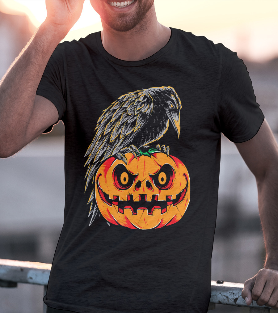 Creepy Black Raven Perched On Retro Vintage Pumpkin Halloween T-Shirt
