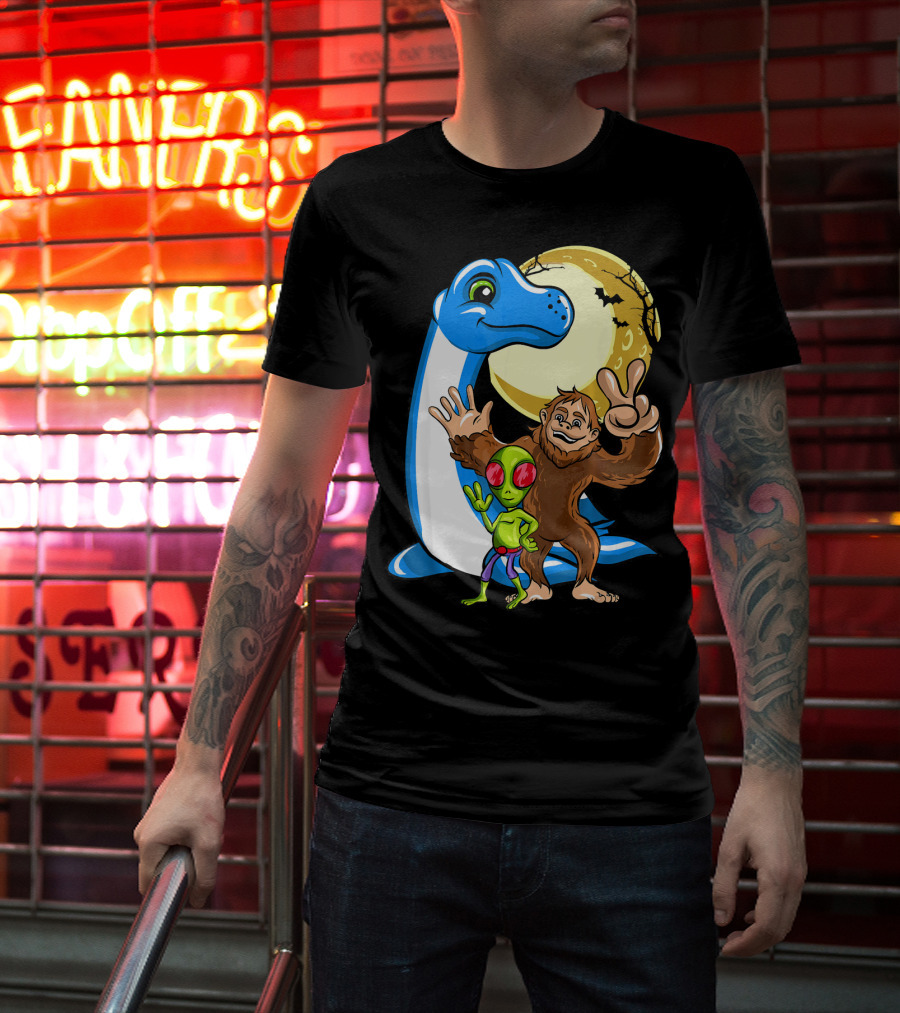 Bigfoot Sasquatch Loch Ness Monster Ness Alien Moon Scene T-Shirt
