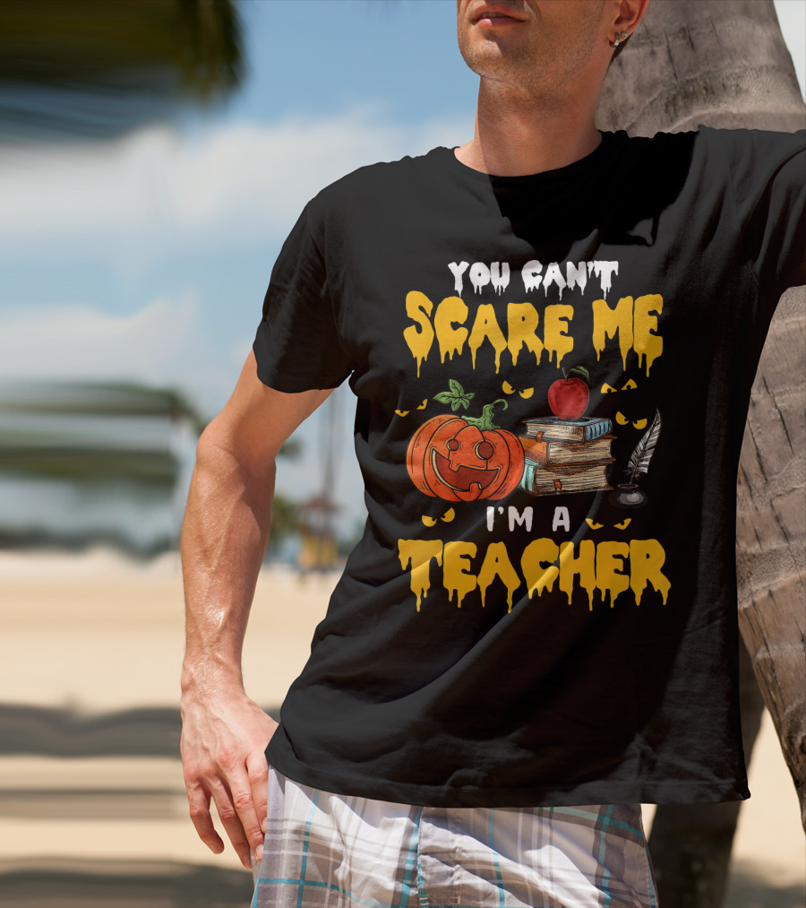 You Can't Scare Me I'm A Teacher Halloween Pumpkin Books Apple Feather T-Shirt
