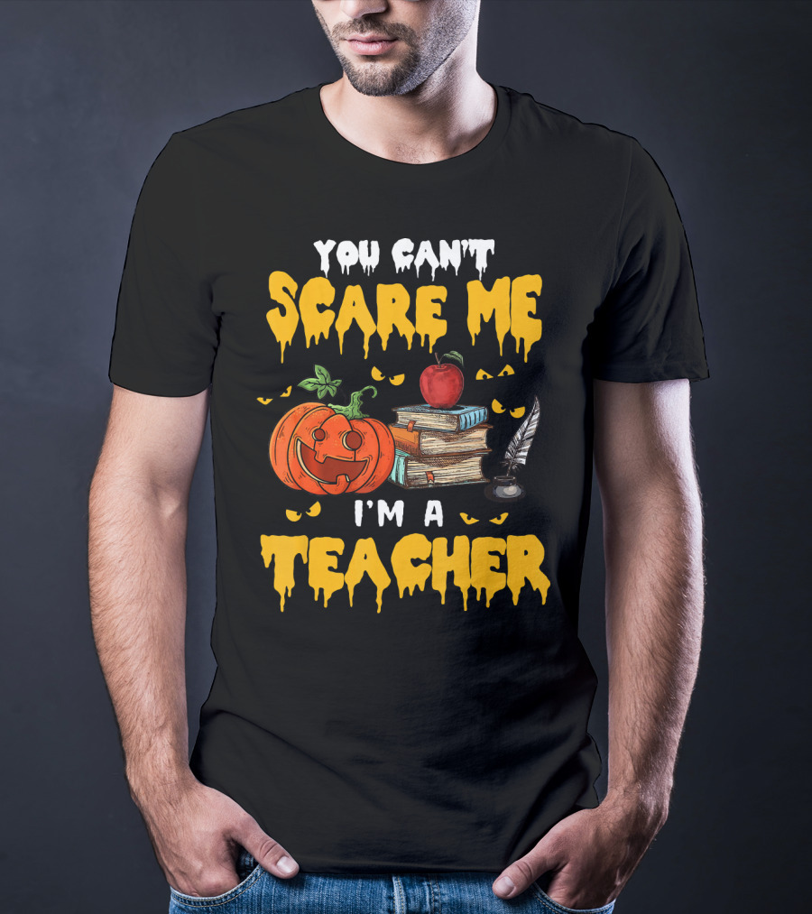 You Can't Scare Me I'm A Teacher Halloween Pumpkin Books Apple Feather T-Shirt