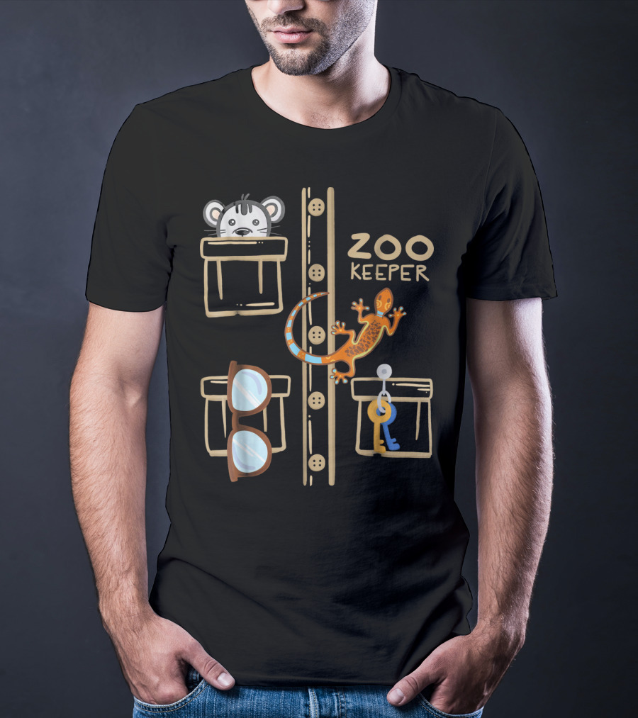 Zookeeper Costume Halloween Jung Zoo Keeper Animal Pockets With Gecko And Key T-Shirt