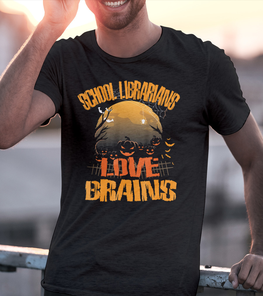 School Librarians Love Brains Halloween Pumpkins Spider Web Moon T-Shirt