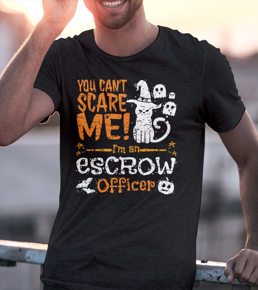 You Can't Scare Me I'm An Escrow Officer Halloween Cat Ghosts Pumpkin T-Shirt