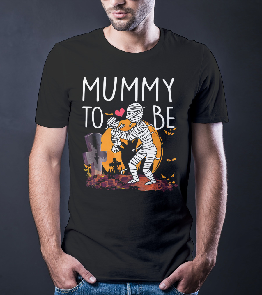 Mummy To Be Halloween Mummy Scene With Graveyard And Heart T-Shirt