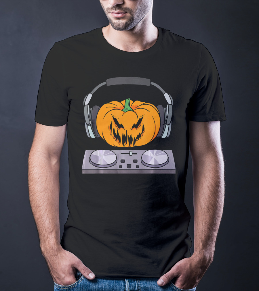 Halloween Scary Pumpkin DJ Music Turntable With Headphones T-Shirt