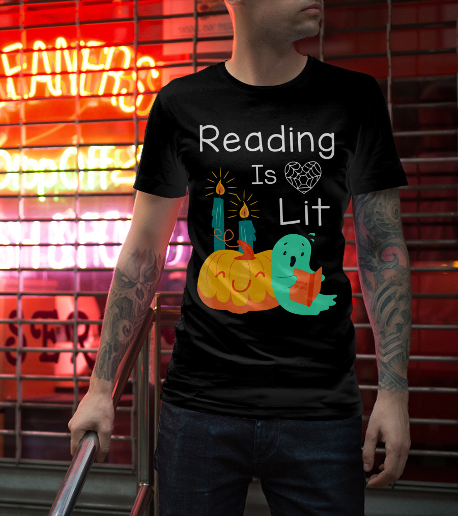 Reading Is Lit Teacher Librarian Halloween Costume Pumpkin Ghost Candles T-Shirt