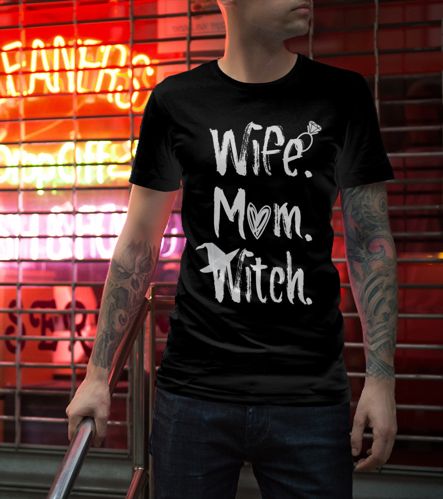 Wife Mom Witch Halloween Ring And Hat T-Shirt